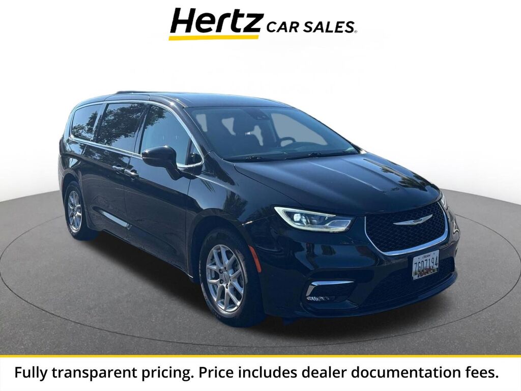 2024 Chrysler Pacifica Touring L — photo 1 of 4