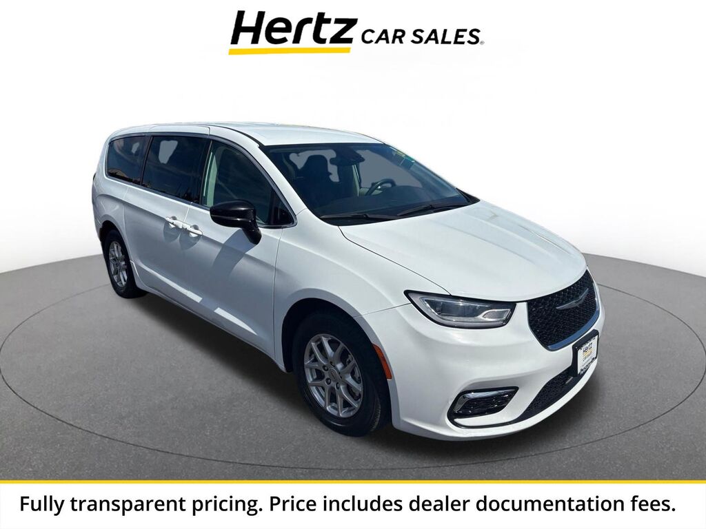 2024 Chrysler Pacifica Touring L — photo 1 of 11
