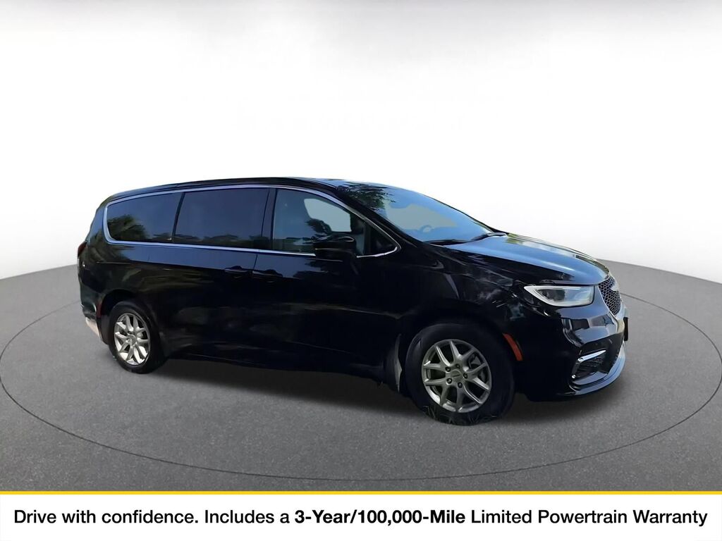2025 Chrysler Pacifica Select — photo 1 of 1