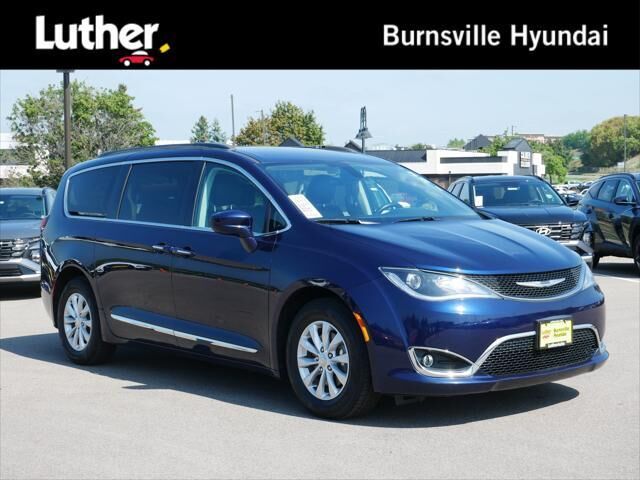 2017 Chrysler Pacifica Touring-L — photo 1 of 13