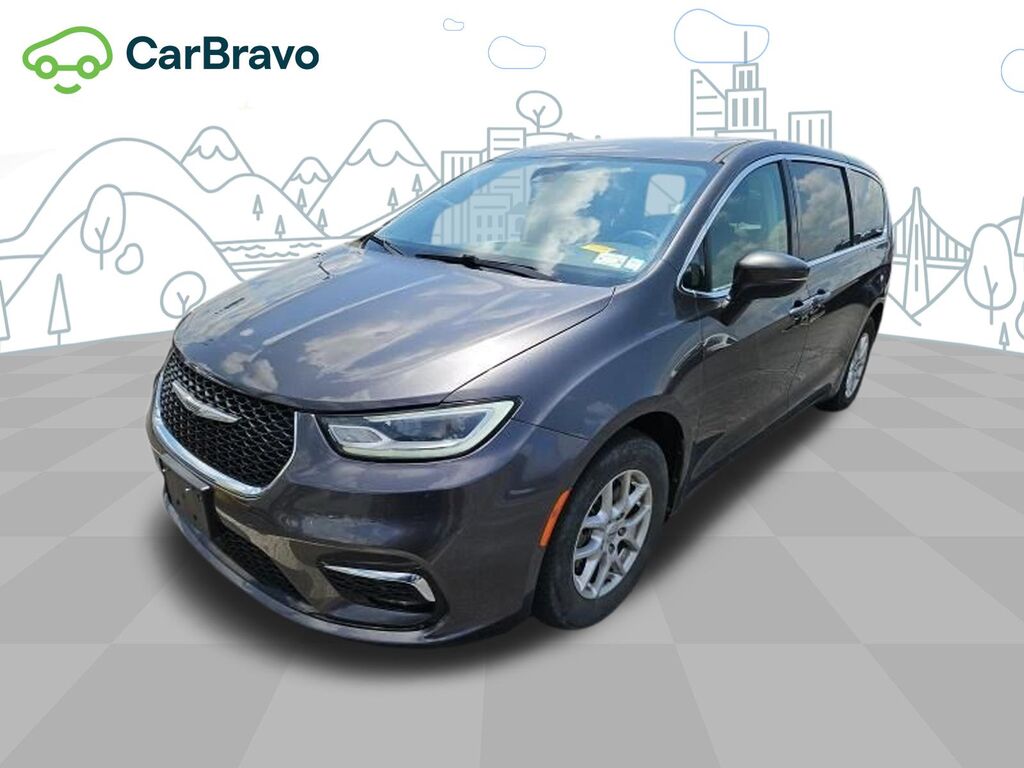 2023 Chrysler Pacifica Touring L — photo 1 of 5