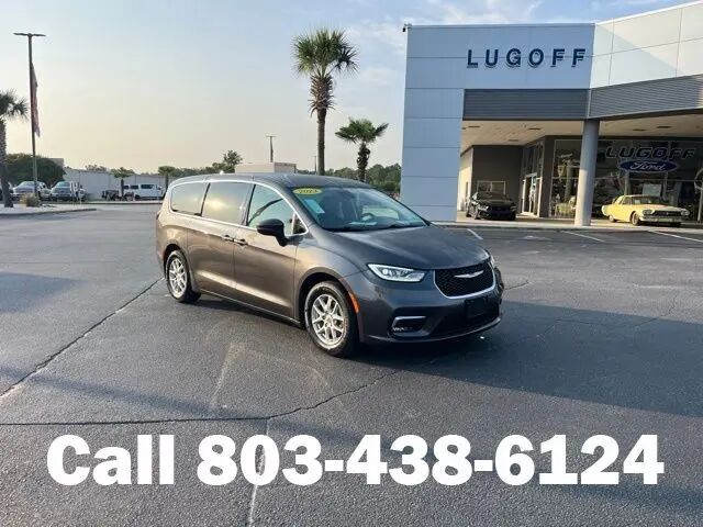 2023 Chrysler Pacifica Touring L — photo 1 of 13