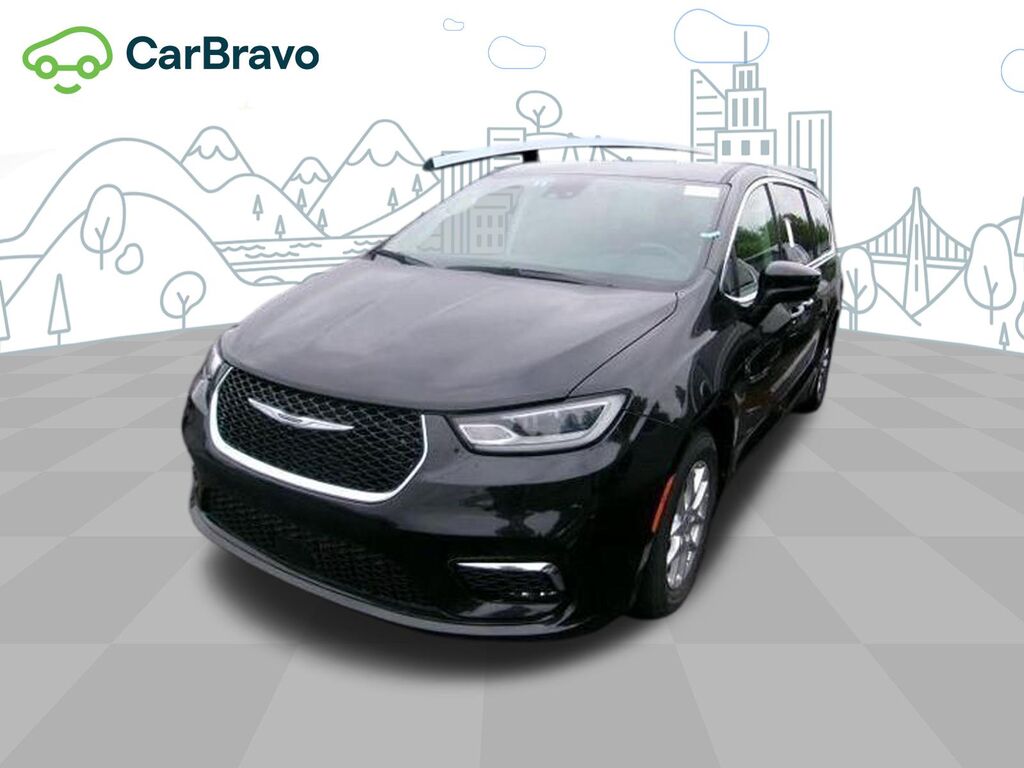 2023 Chrysler Pacifica Touring L — photo 1 of 4