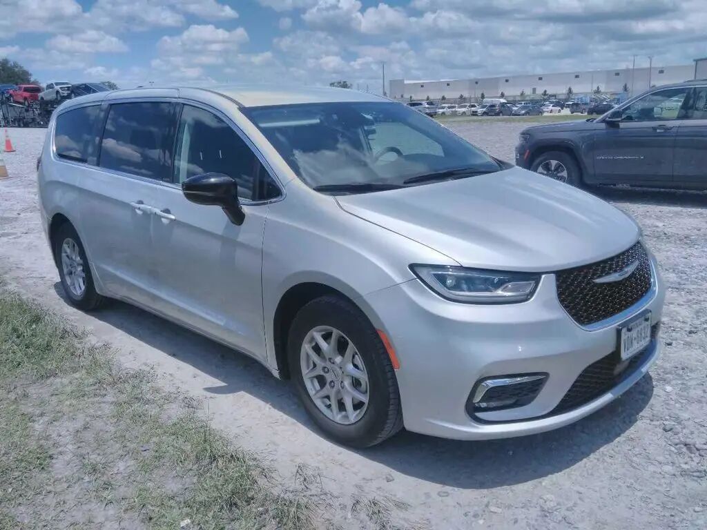 2024 Chrysler Pacifica Touring L