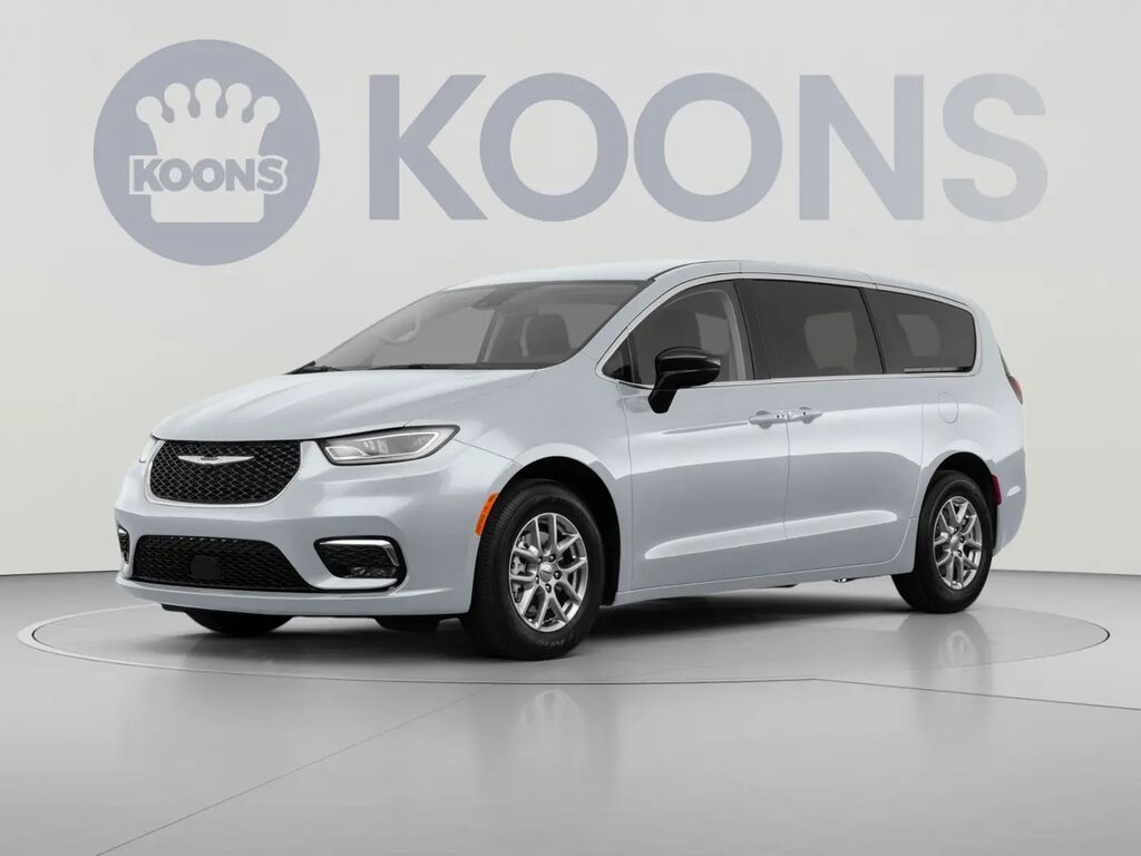 2024 Chrysler Pacifica Touring L — photo 1 of 3