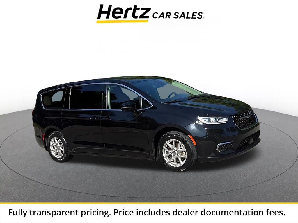 2024 Chrysler Pacifica Touring L — photo 1 of 11
