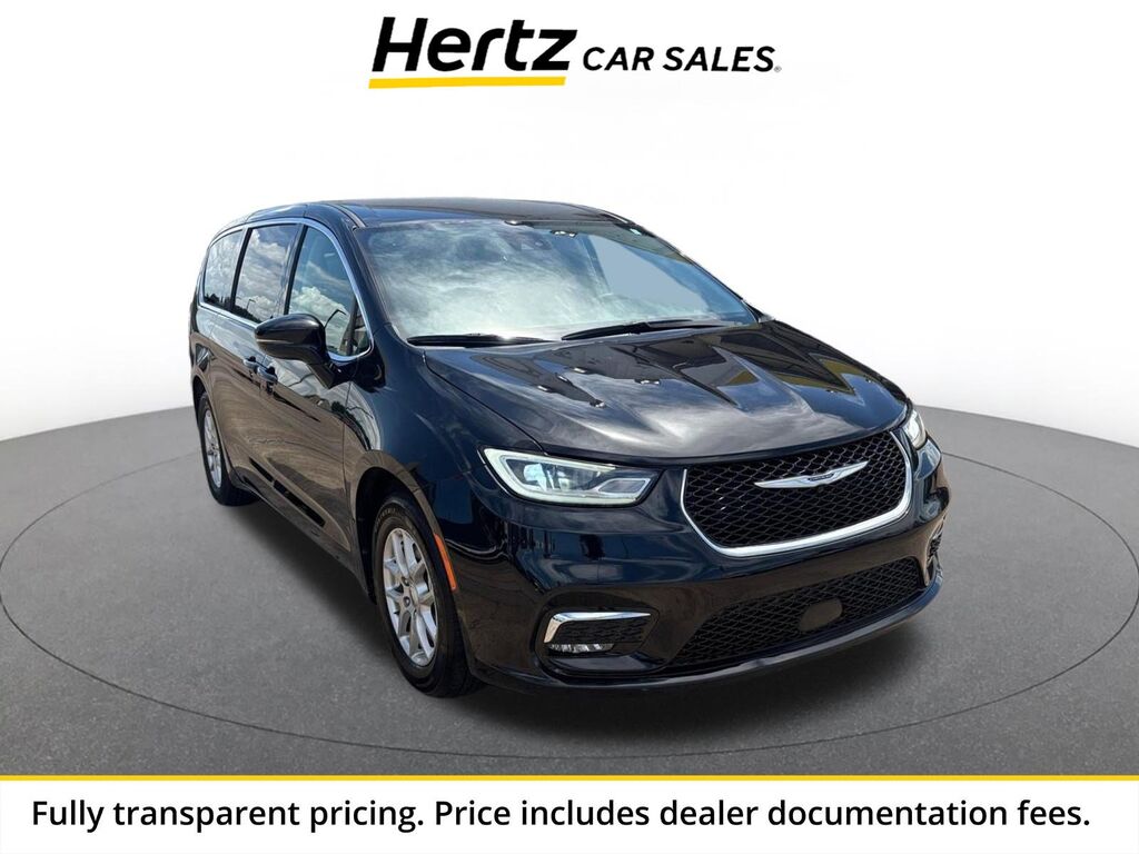 2024 Chrysler Pacifica Touring L — photo 1 of 6