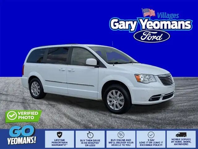 2016 Chrysler Town and Country Touring — photo 1 of 13