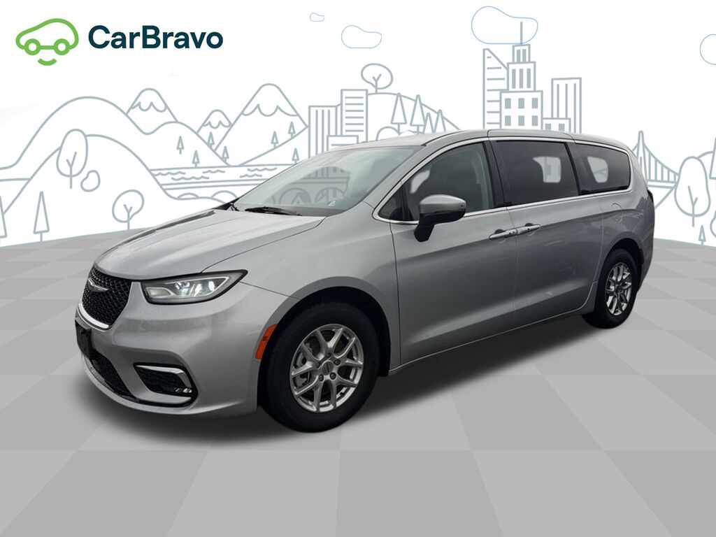 2023 Chrysler Pacifica Touring L — photo 1 of 6