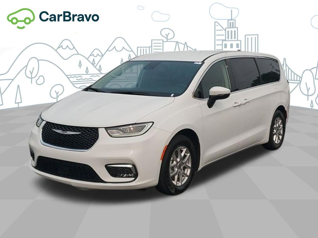 2023 Chrysler Pacifica Touring L — photo 1 of 6