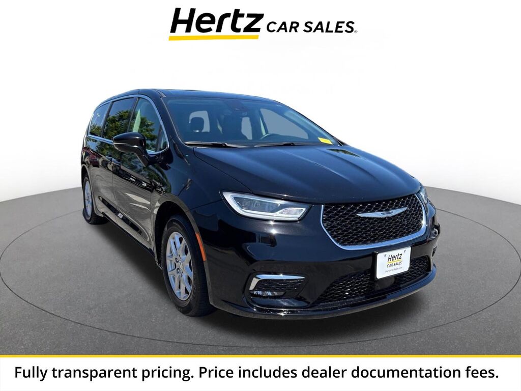 2024 Chrysler Pacifica Touring L — photo 1 of 11