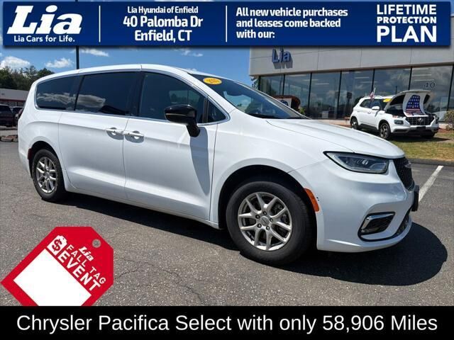2025 Chrysler Pacifica Select — photo 1 of 13