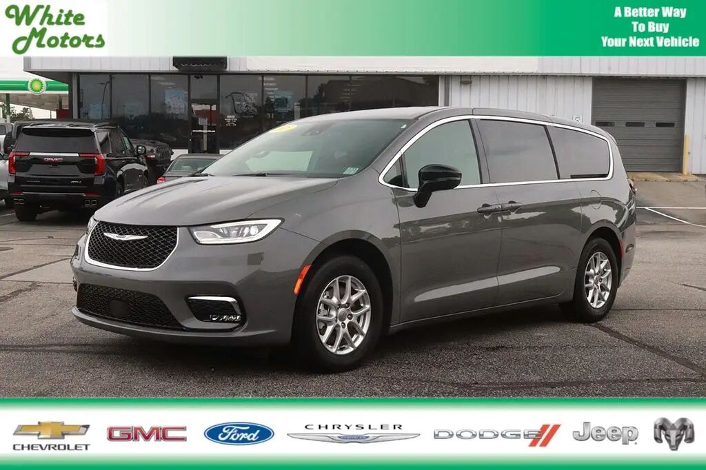 2025 Chrysler Pacifica Select