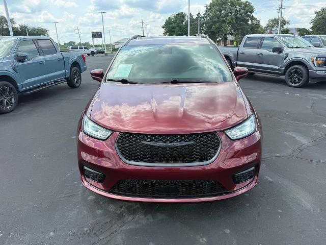 2021 Chrysler Pacifica Touring L — photo 1 of 12