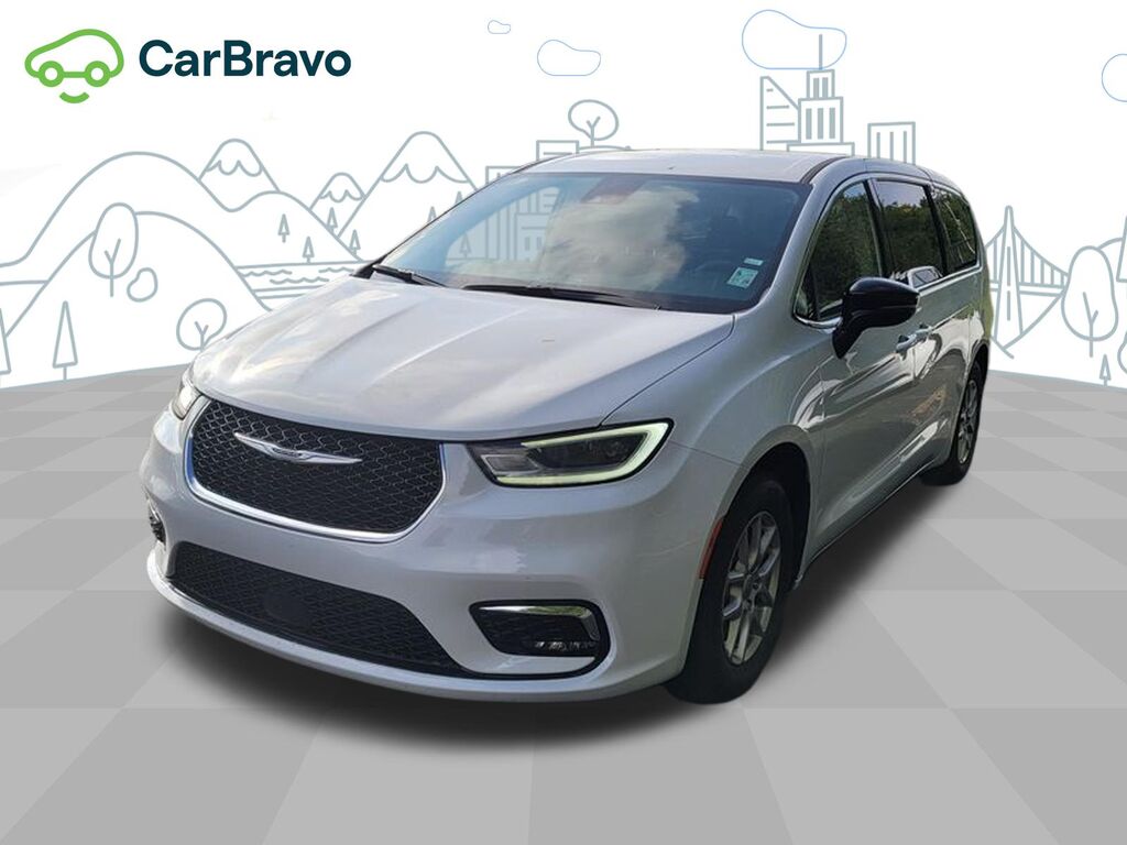 2024 Chrysler Pacifica Touring L — photo 1 of 7