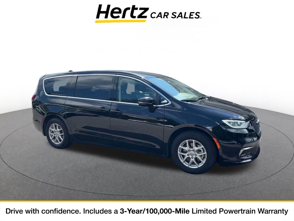 2024 Chrysler Pacifica Touring L — photo 1 of 1