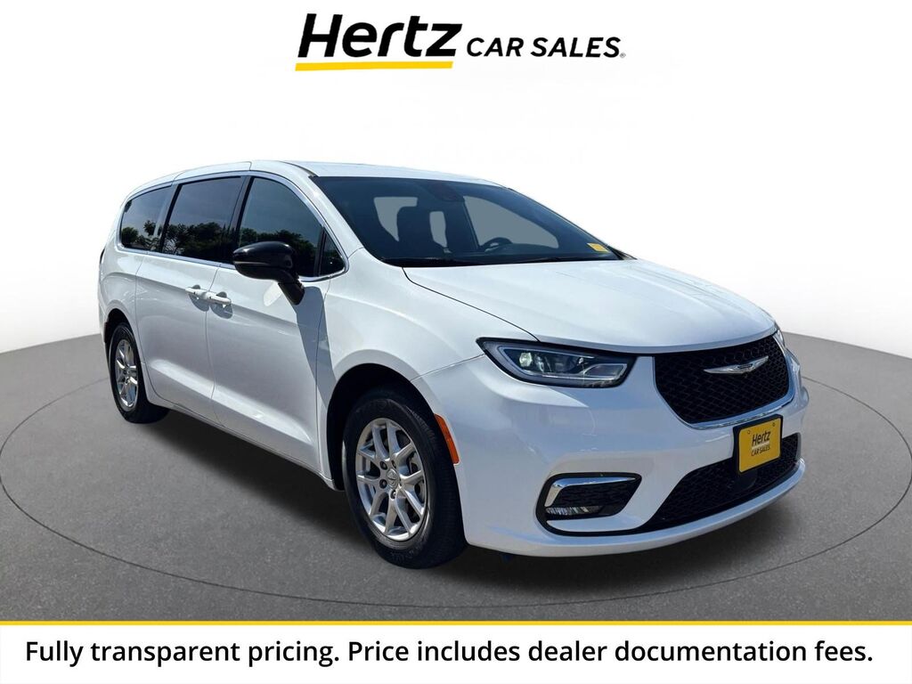 2025 Chrysler Pacifica Select — photo 1 of 4