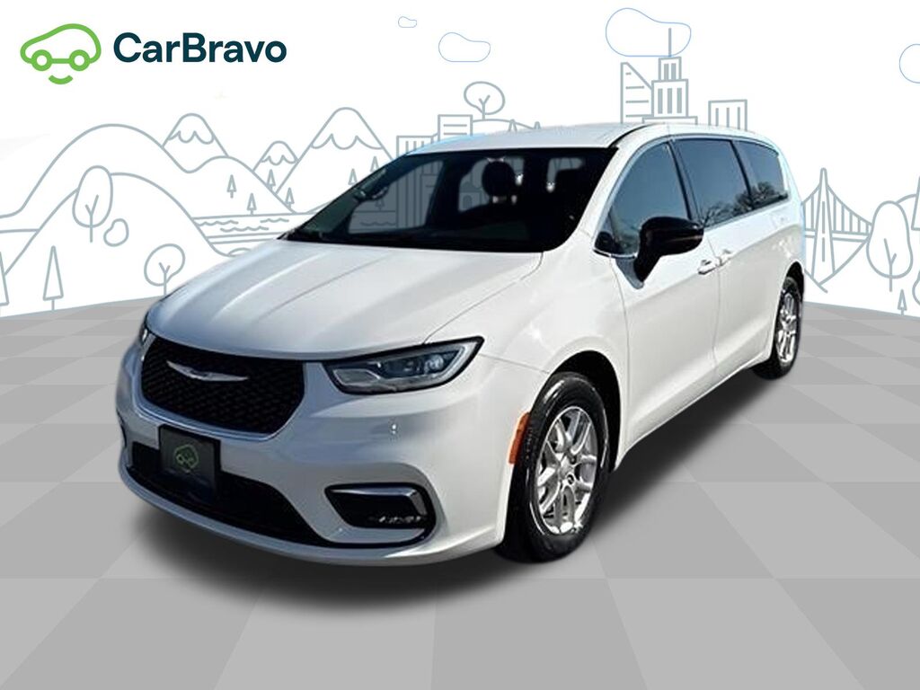 2025 Chrysler Pacifica Select — photo 1 of 6