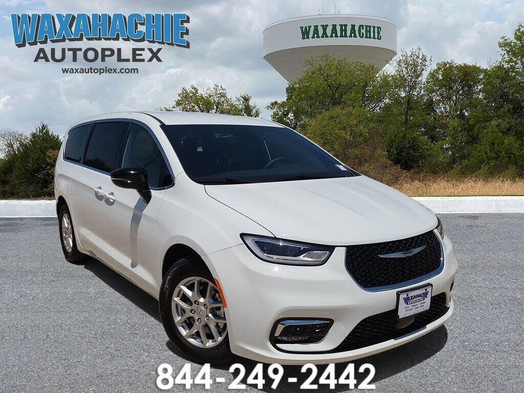 2026 Chrysler Pacifica Select — photo 1 of 1