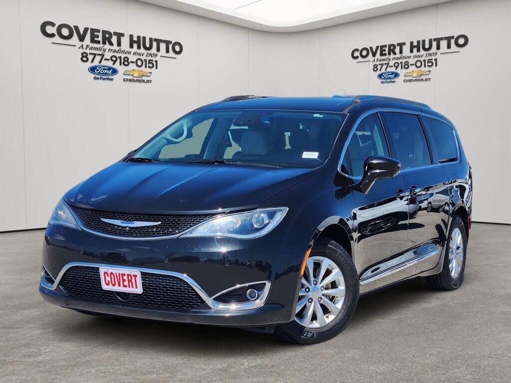 2019 Chrysler Pacifica Touring L — photo 1 of 1