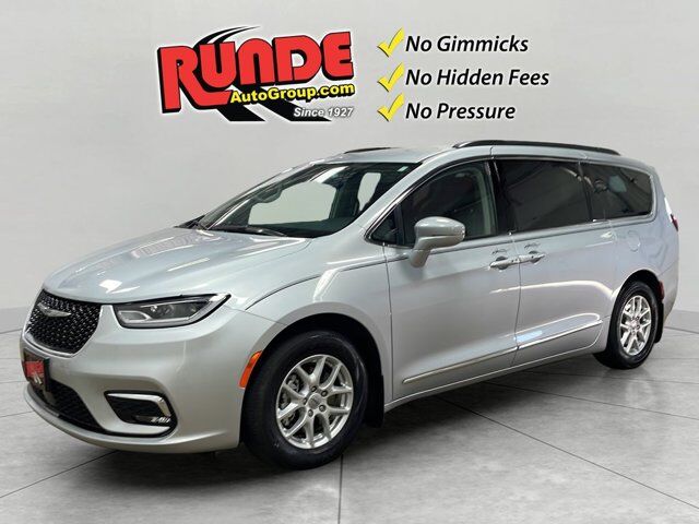 2022 Chrysler Pacifica Touring L — photo 1 of 12