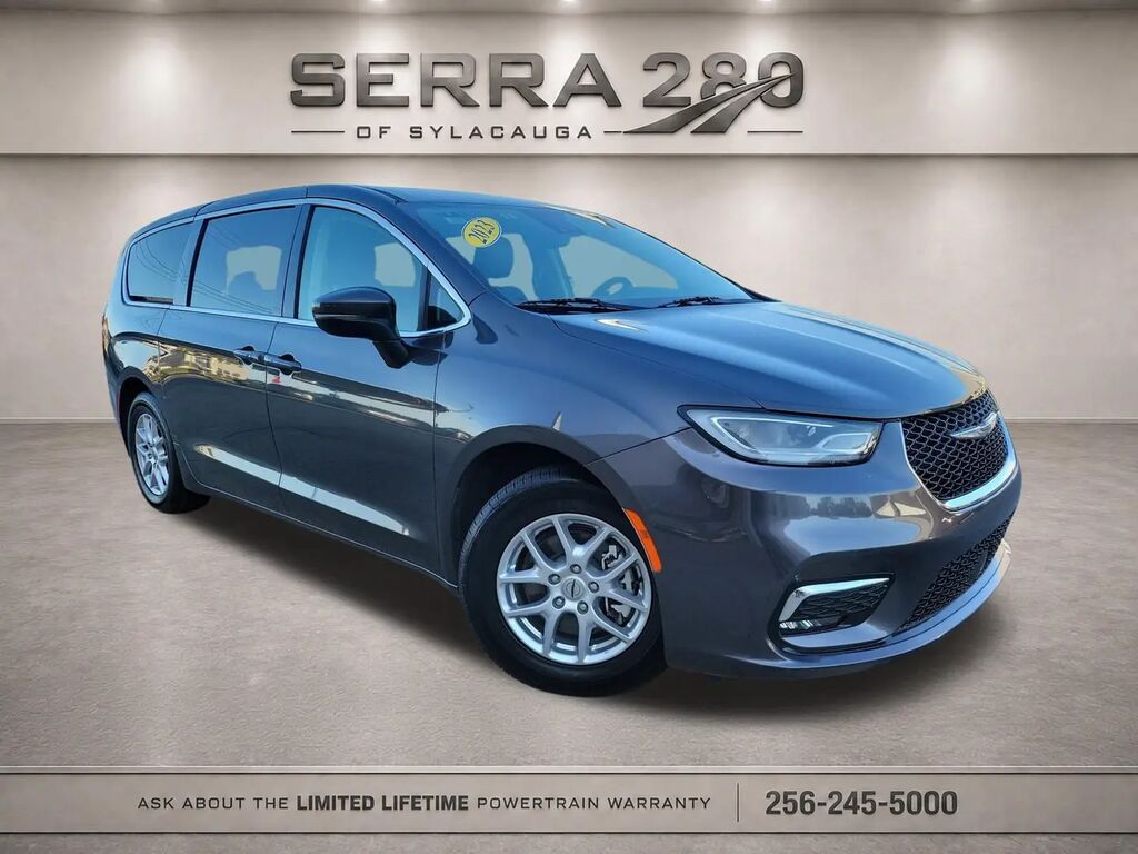 2023 Chrysler Pacifica Touring L — photo 1 of 13
