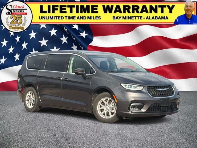 2023 Chrysler Pacifica Touring L — photo 1 of 9