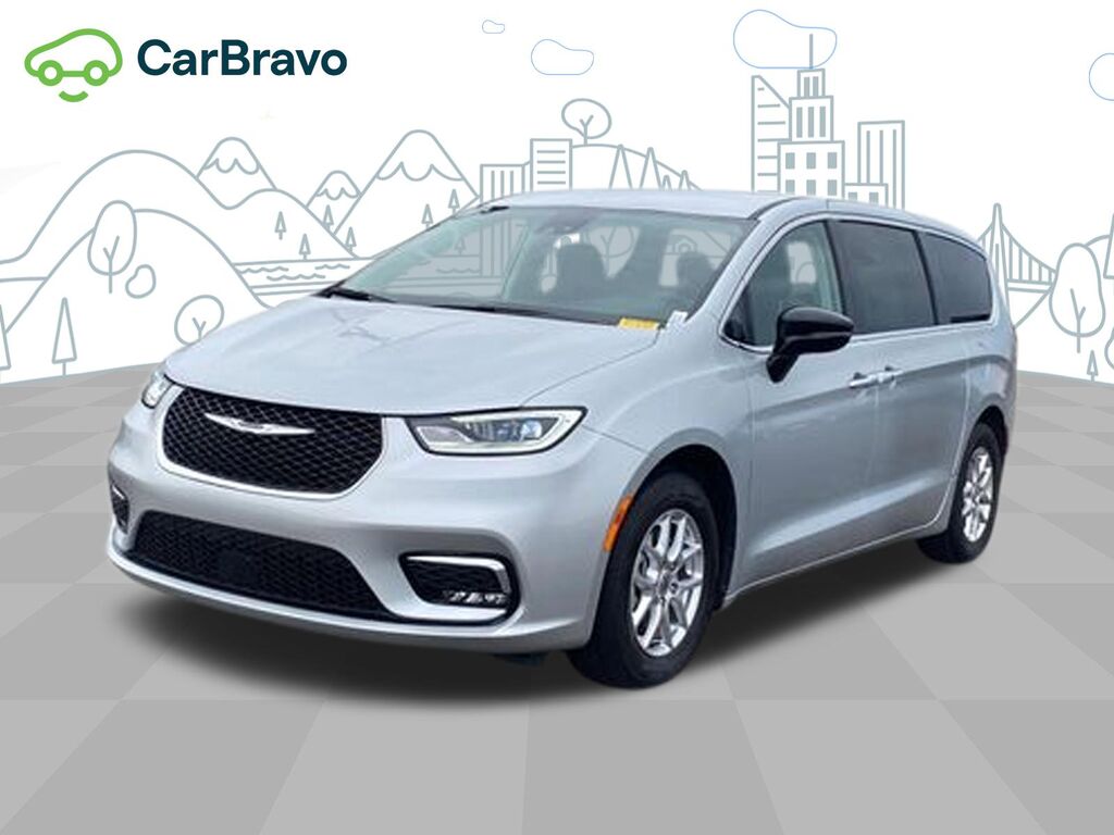 2024 Chrysler Pacifica Touring L — photo 1 of 7