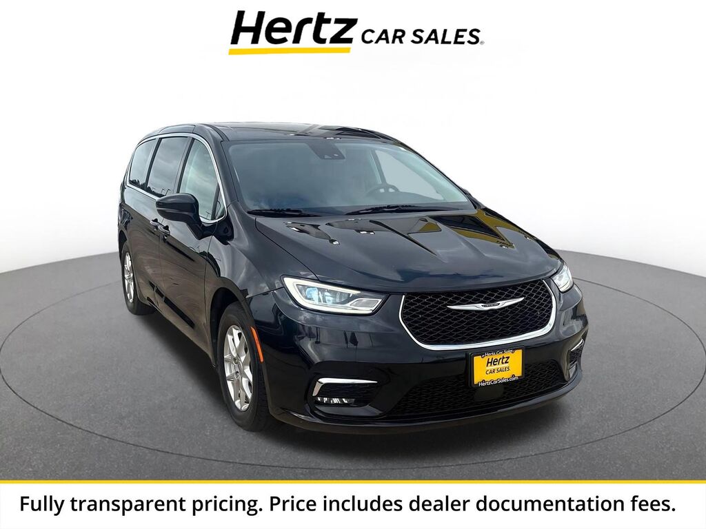 2024 Chrysler Pacifica Touring L — photo 1 of 11