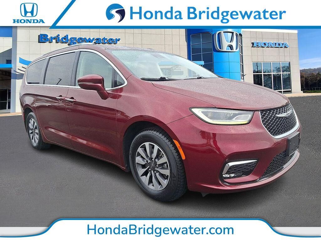 2021 Chrysler Pacifica Touring L — photo 1 of 13