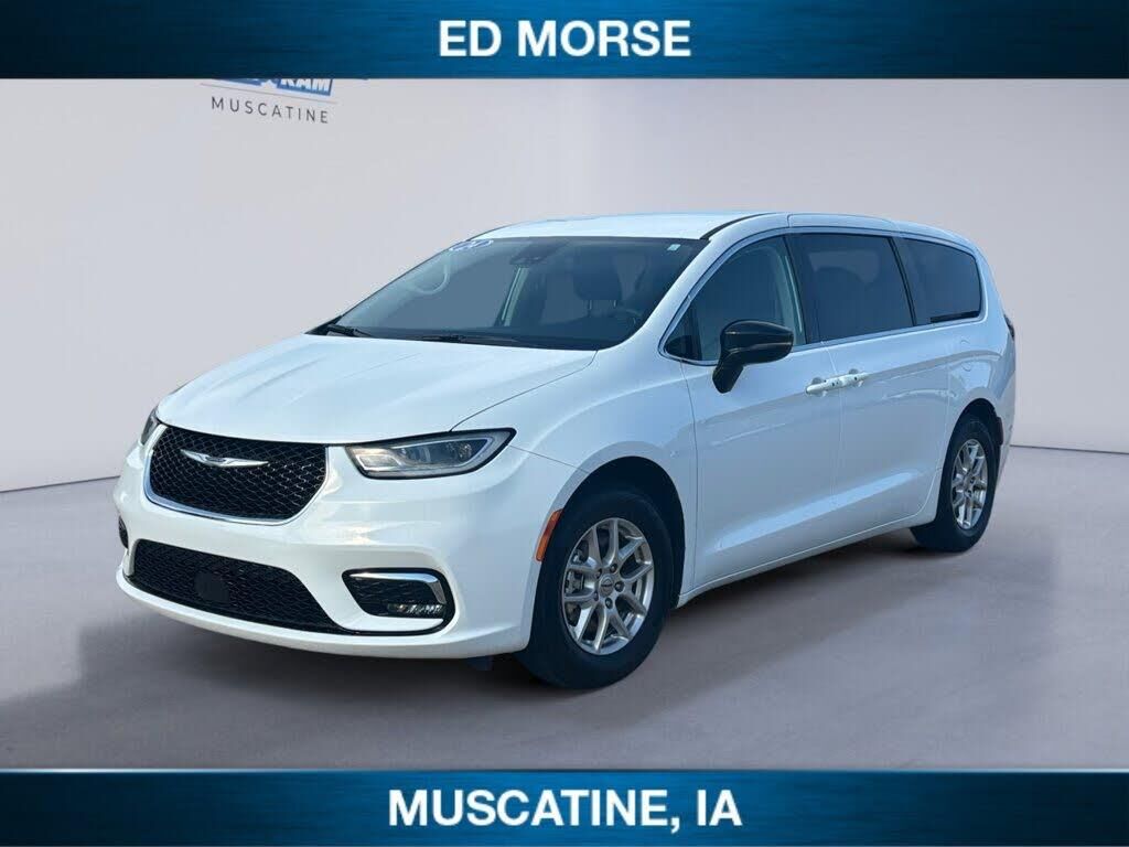 2024 Chrysler Pacifica Touring L — photo 1 of 1