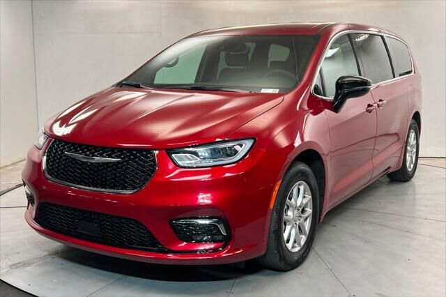 2026 Chrysler Pacifica Select — photo 1 of 13