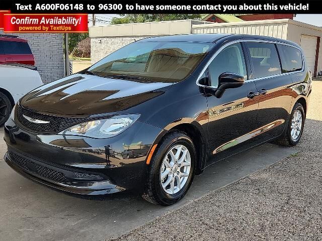 2022 Chrysler Voyager LX