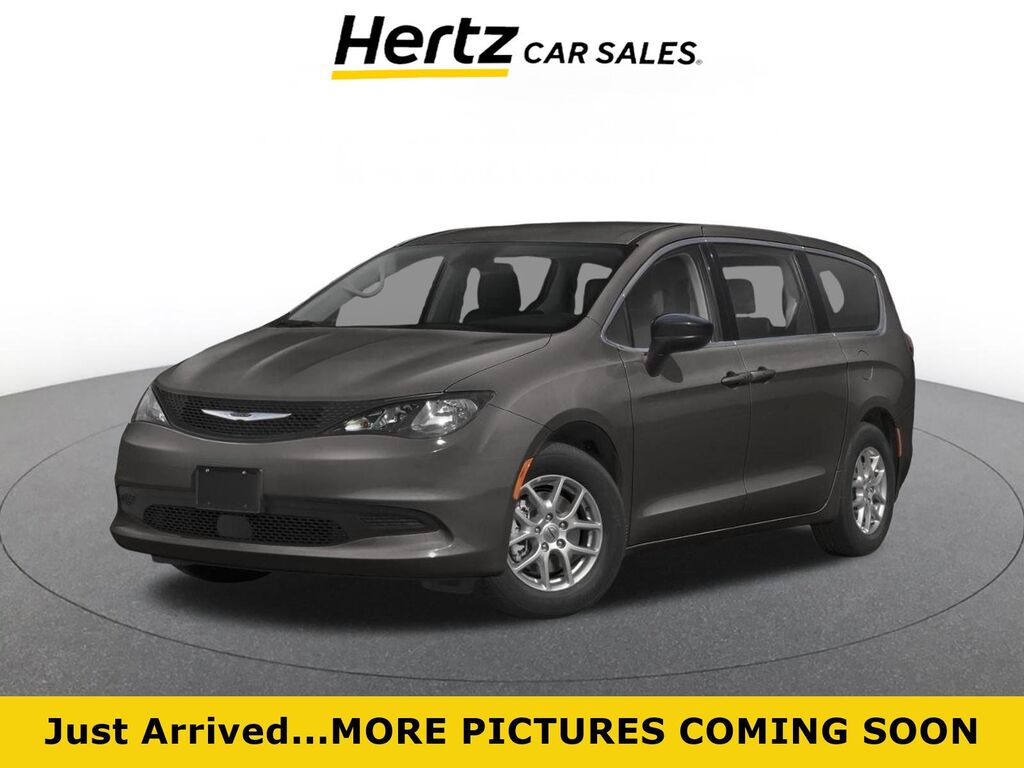 2023 Chrysler Voyager LX — photo 1 of 2