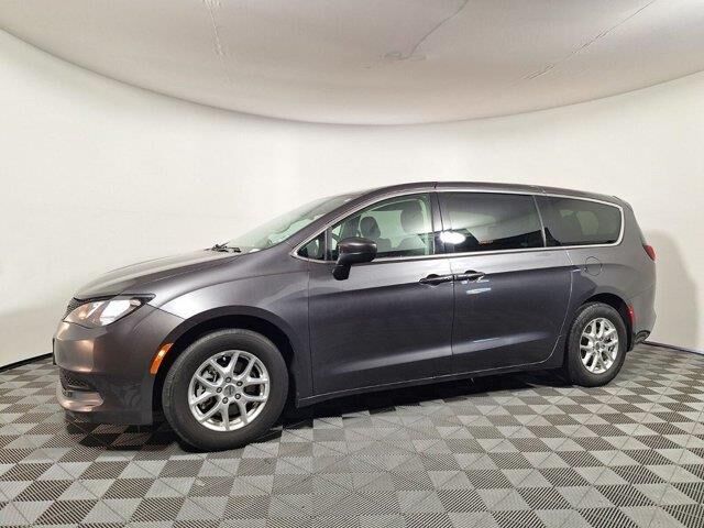 2023 Chrysler Voyager LX — photo 1 of 3