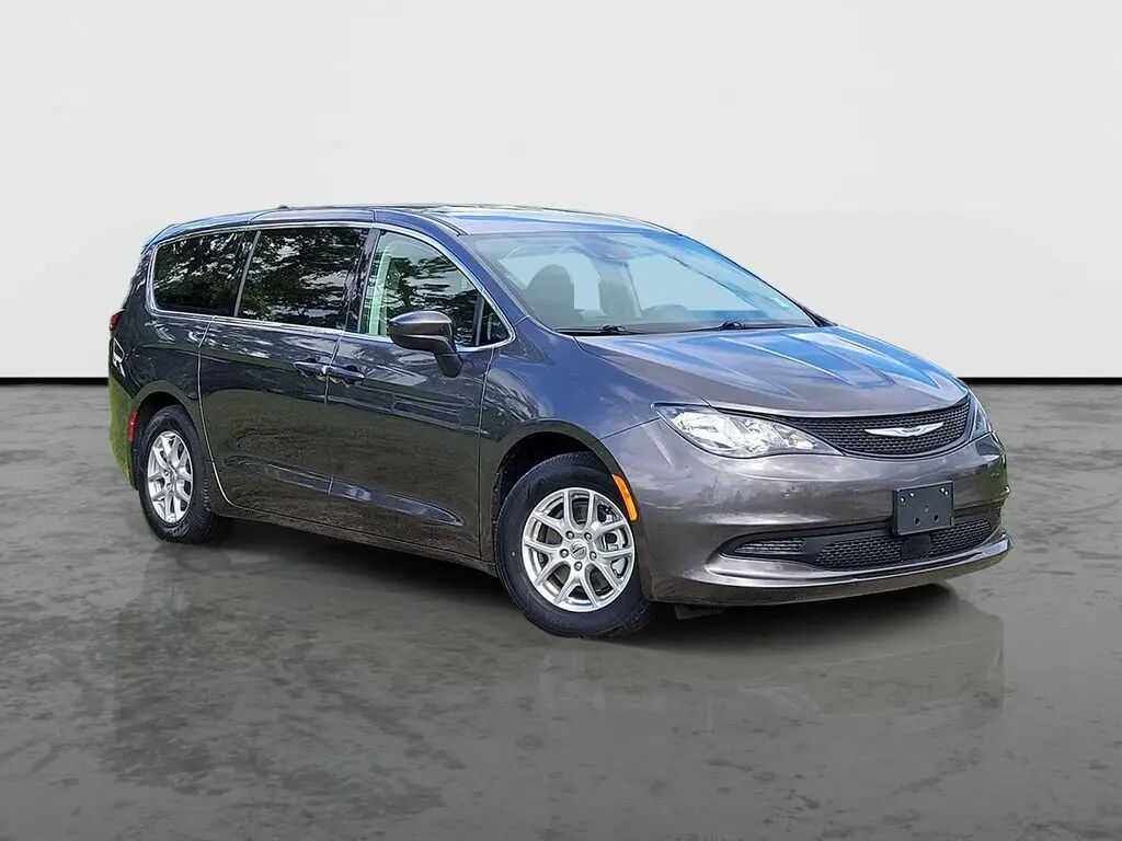 2023 Chrysler Voyager LX — photo 1 of 13