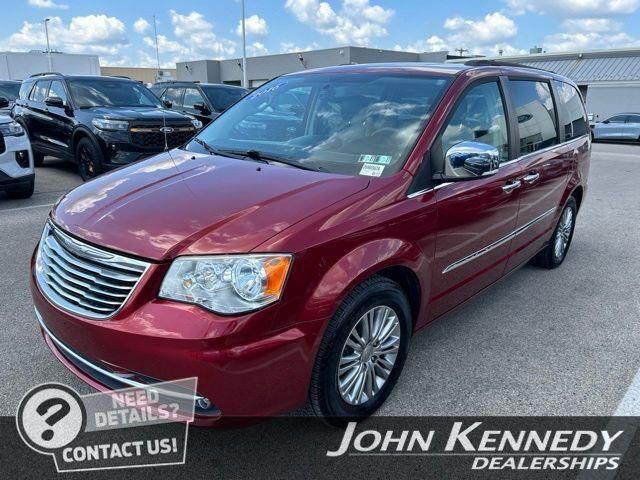 2016 Chrysler Town and Country Touring-L