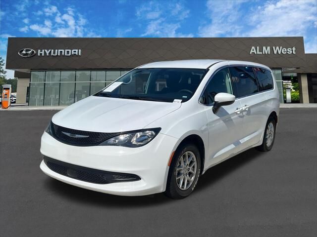 2022 Chrysler Voyager LX — photo 1 of 13