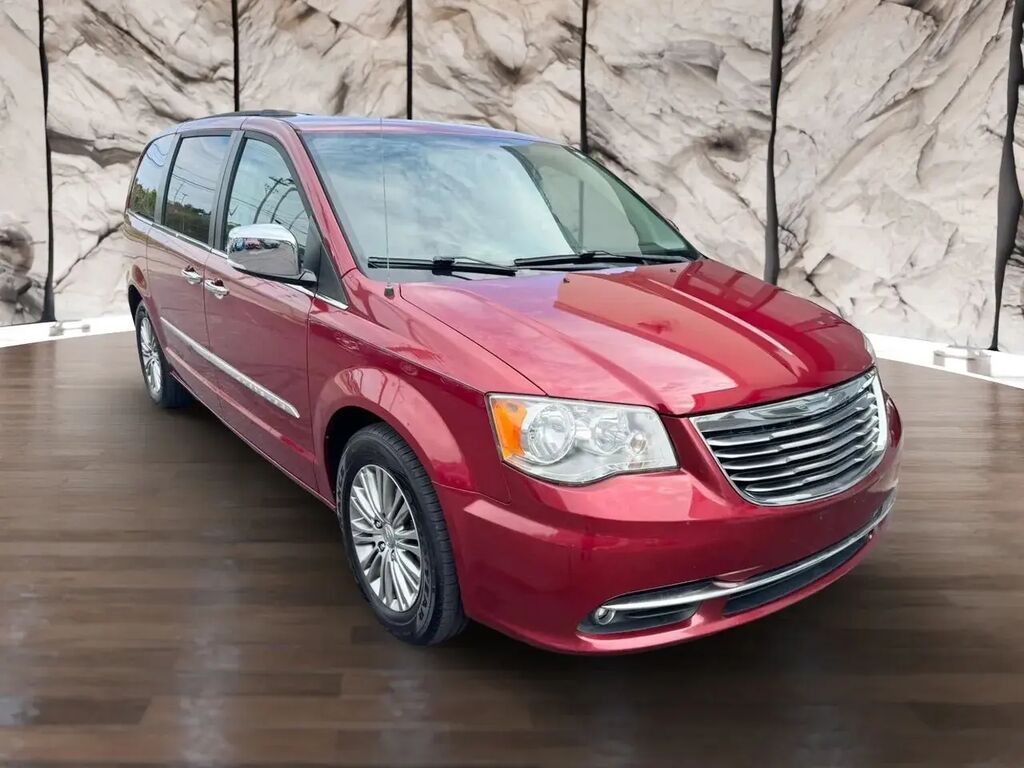 2014 Chrysler Town and Country Touring-L — photo 1 of 13