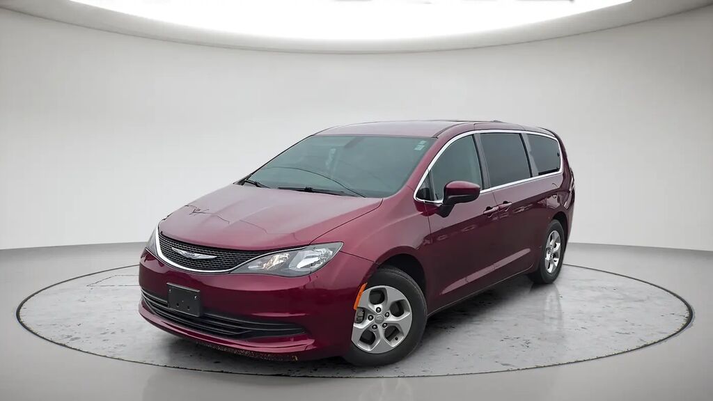 2017 Chrysler Pacifica LX — photo 1 of 2