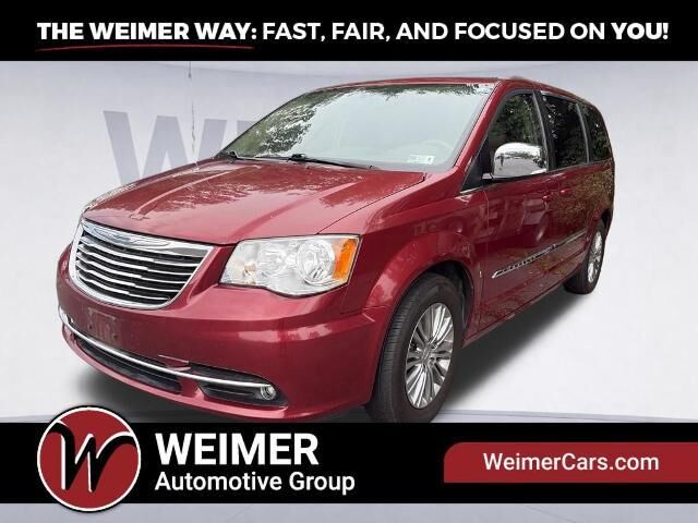 2016 Chrysler Town and Country Touring-L