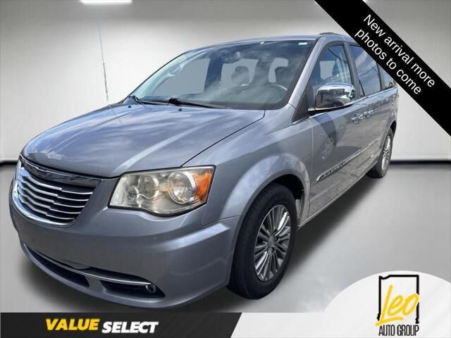 2013 Chrysler Town and Country Touring-L