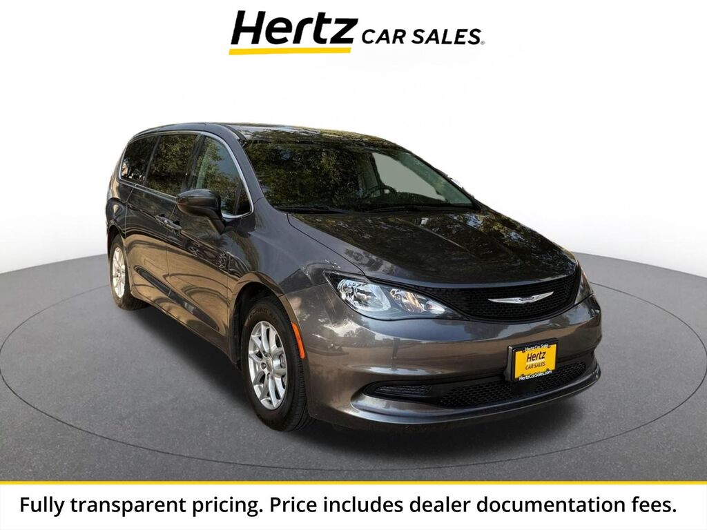 2023 Chrysler Voyager LX — photo 1 of 4