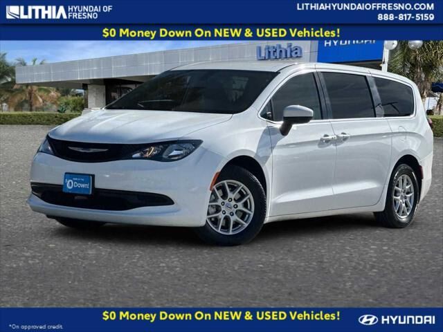 2022 Chrysler Voyager LX