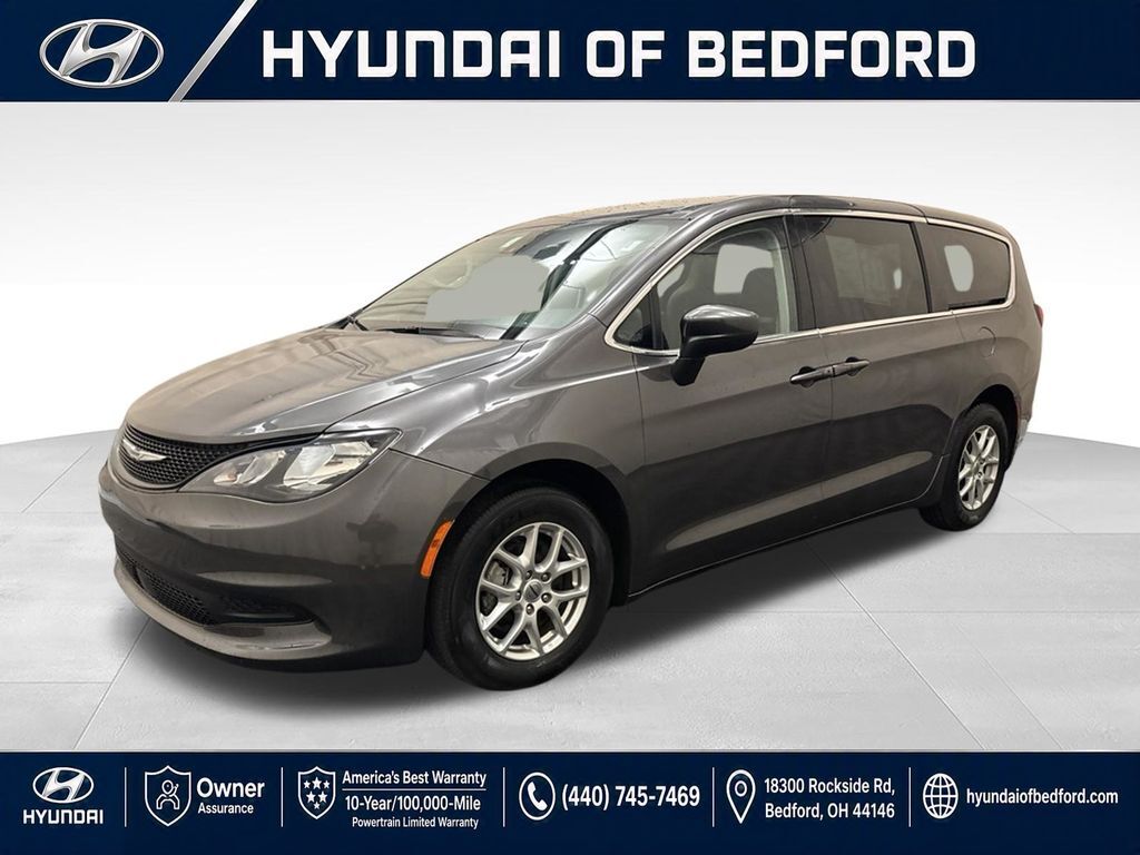 2023 Chrysler Voyager LX — photo 1 of 1