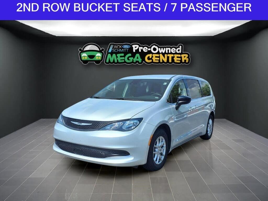 2024 Chrysler Voyager LX — photo 1 of 1