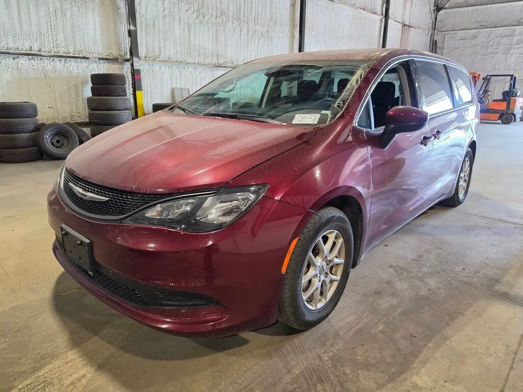 2023 Chrysler Voyager LX — photo 1 of 11