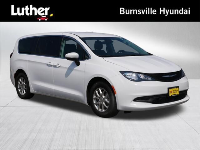 2023 Chrysler Voyager LX — photo 1 of 13