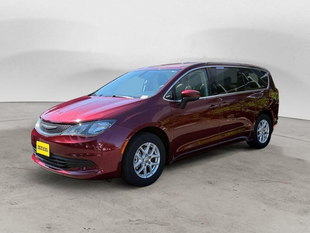 2017 Chrysler Pacifica Touring — photo 1 of 1