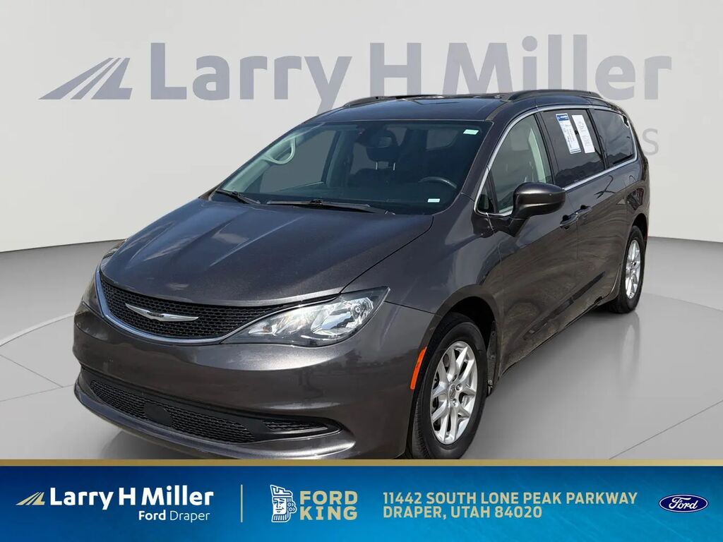 2021 Chrysler Voyager LXi — photo 1 of 13